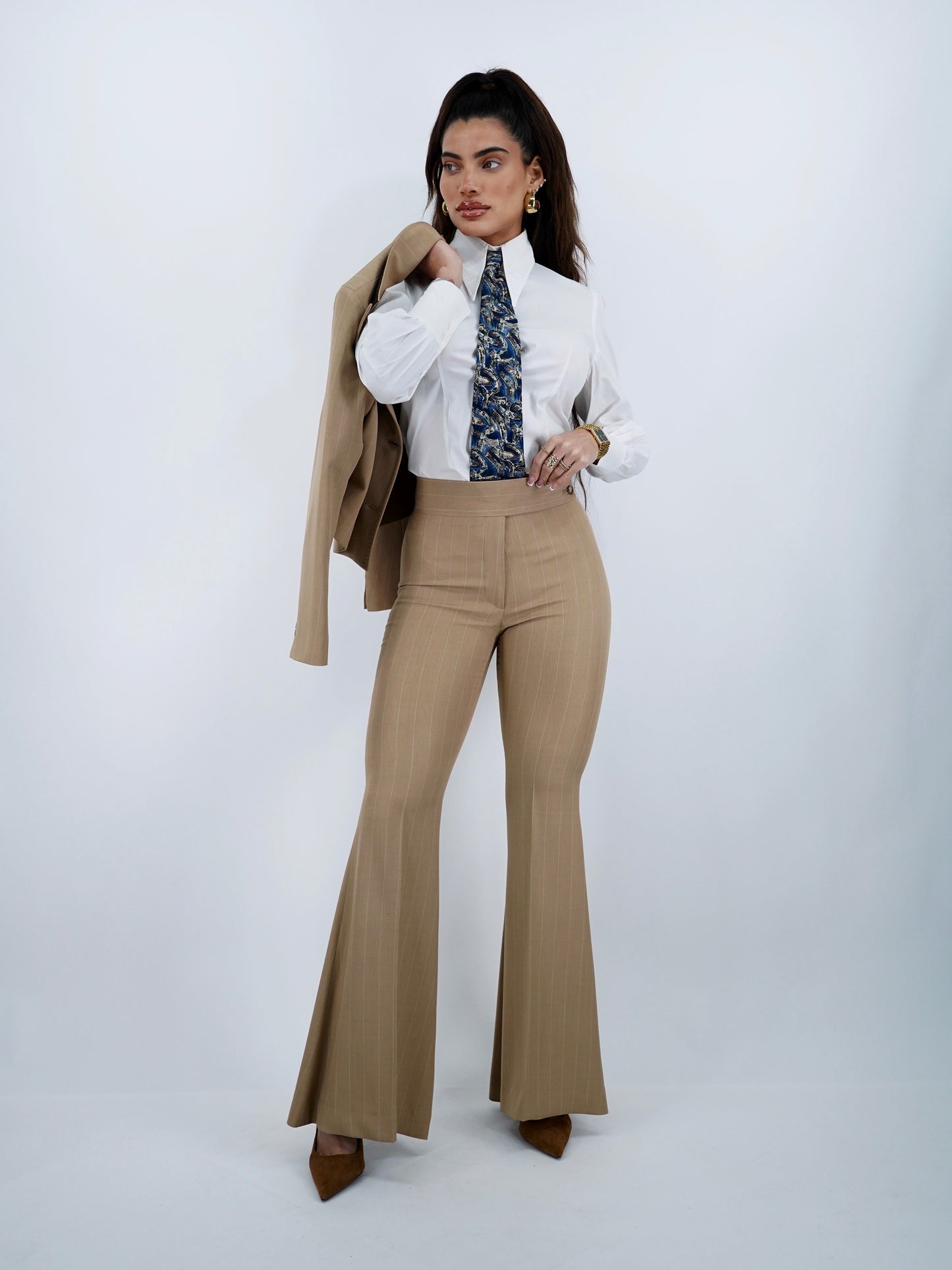 Tailleur doppiopetto beige gessato.