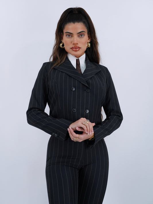 Tailleur doppiopetto nero gessato .