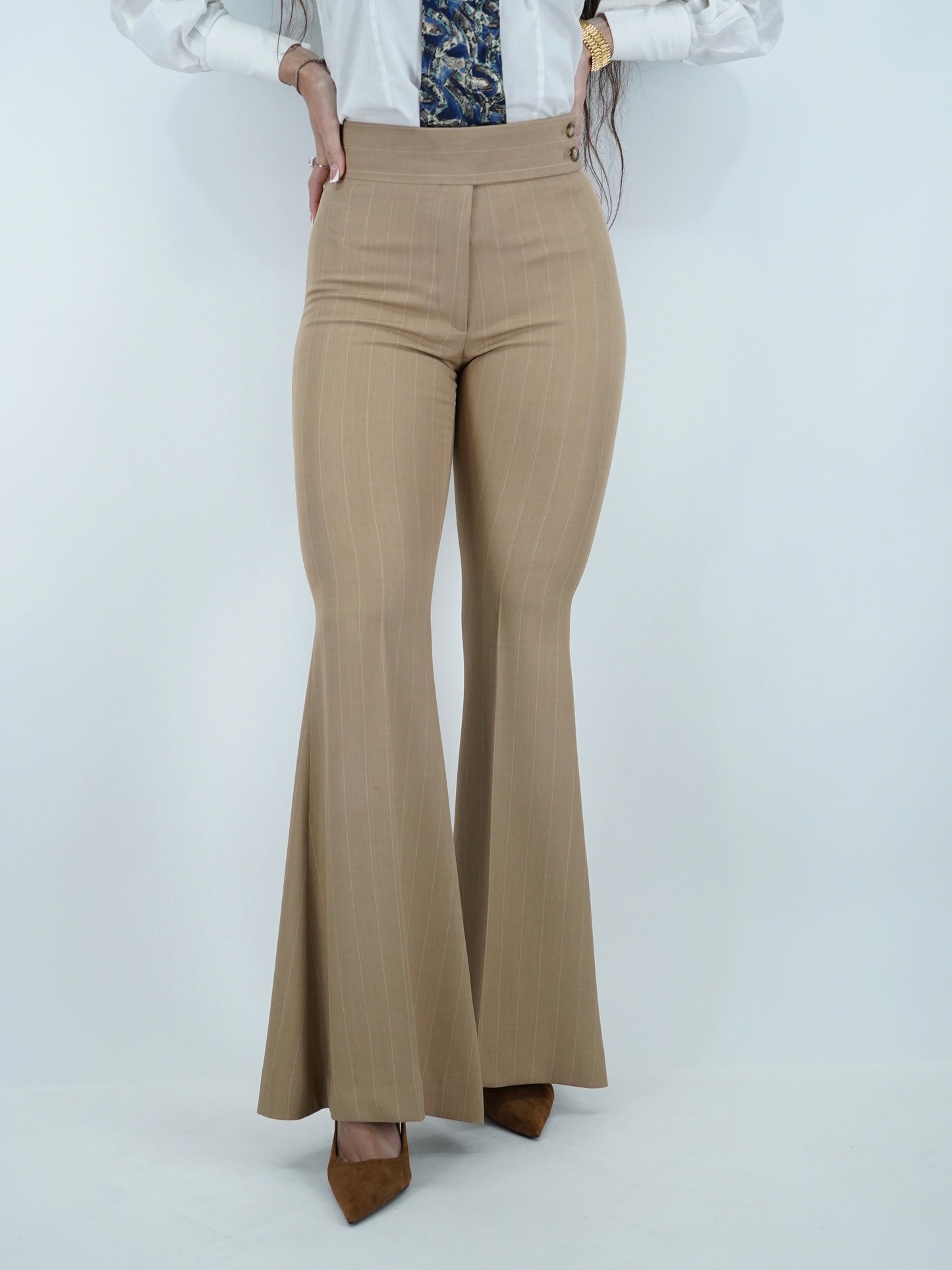 Tailleur doppiopetto beige gessato.