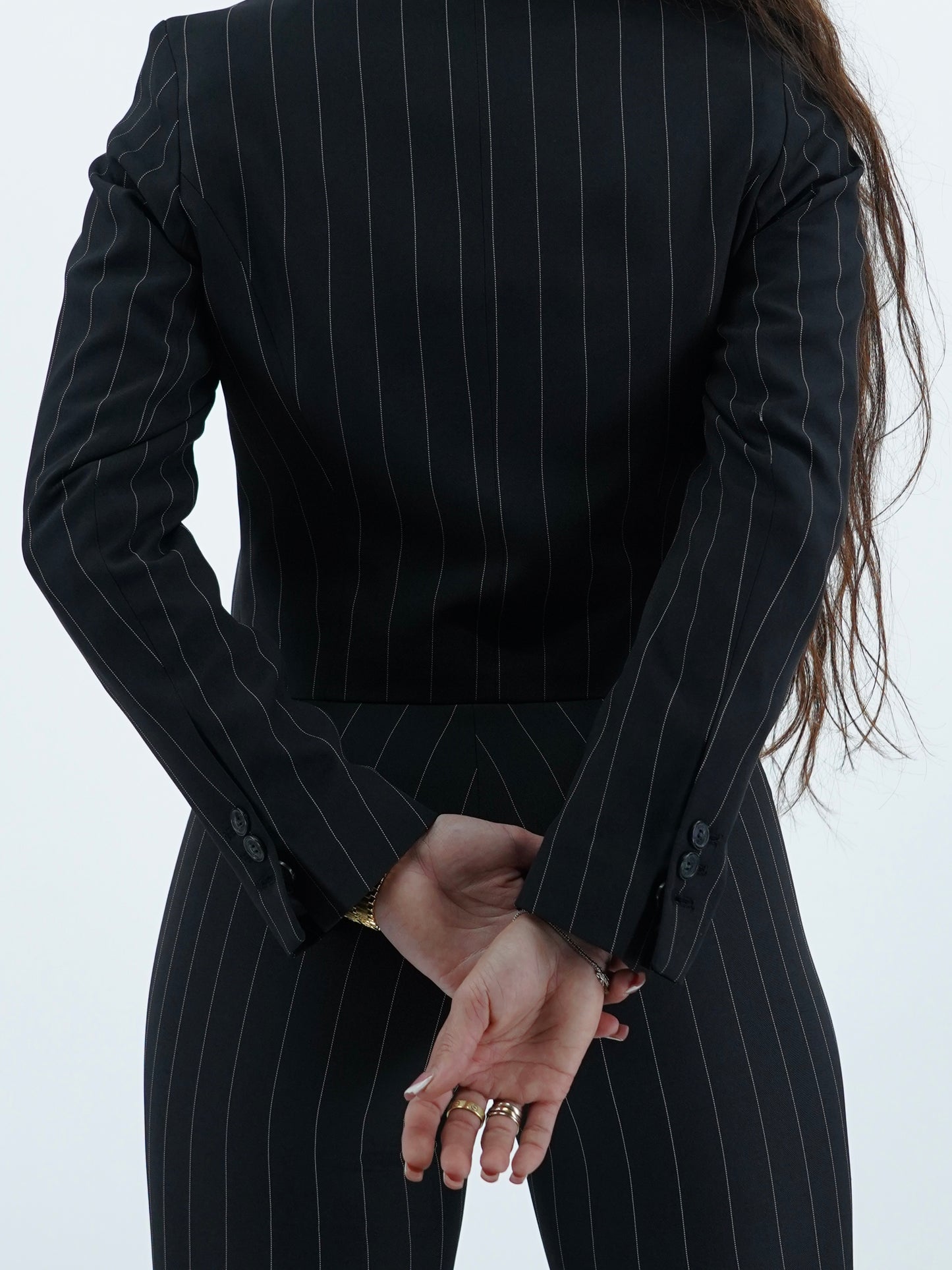 Tailleur doppiopetto nero gessato .