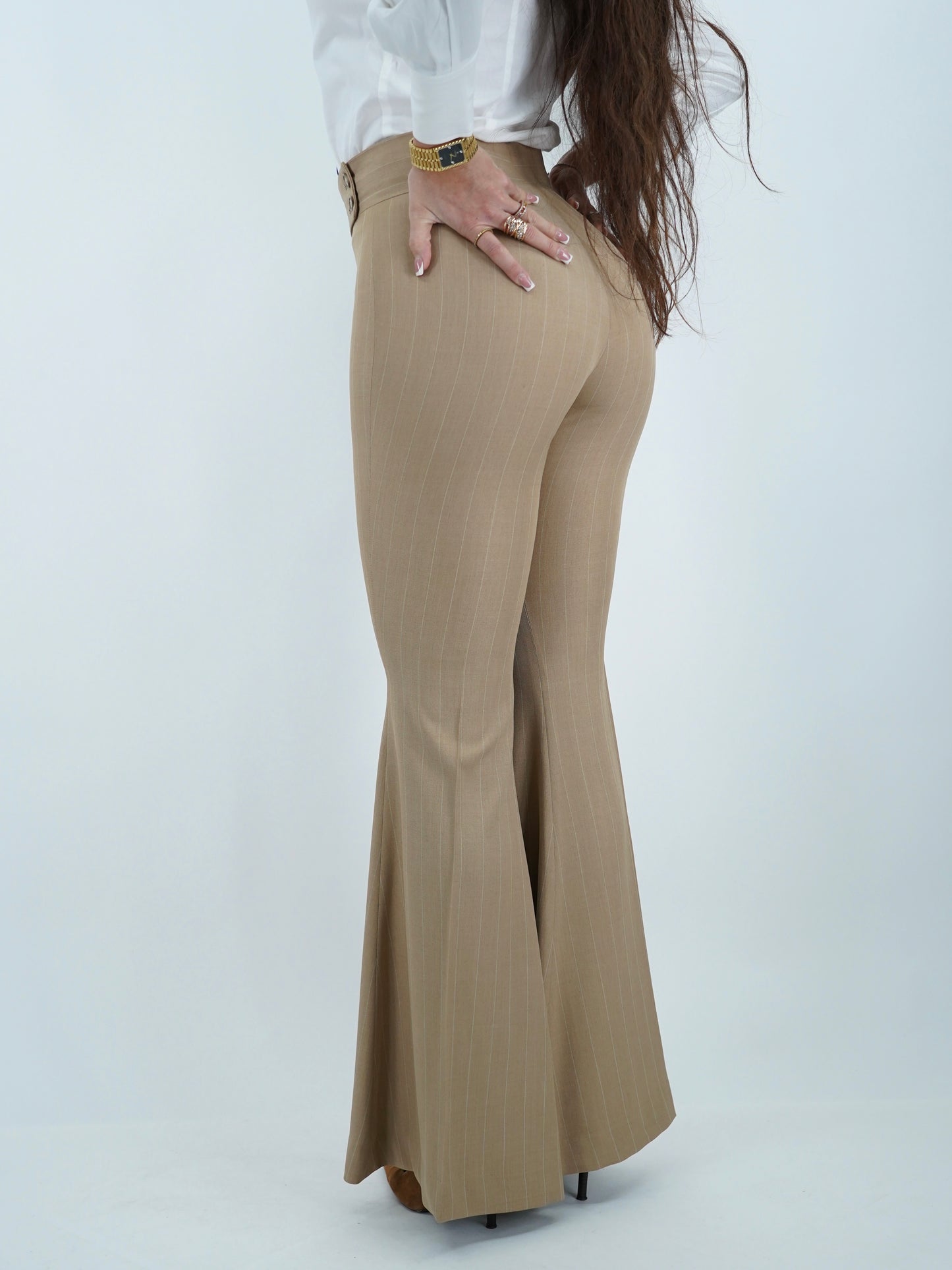 Tailleur doppiopetto beige gessato.