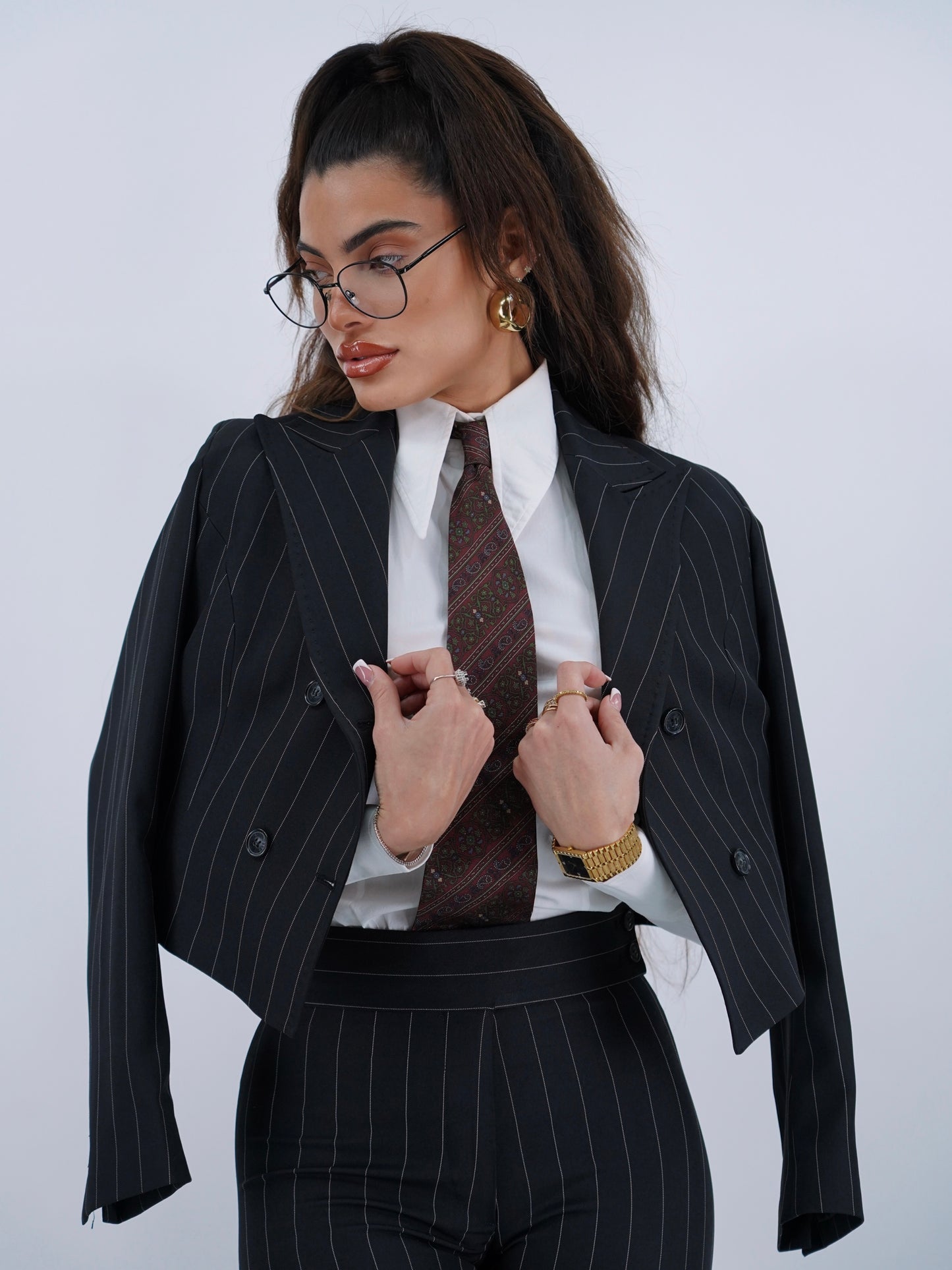 Tailleur doppiopetto nero gessato .